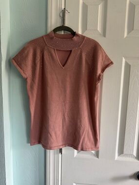 Cable & Gauge Dusty Rose Short Sleeve Knit Top with Keyhole